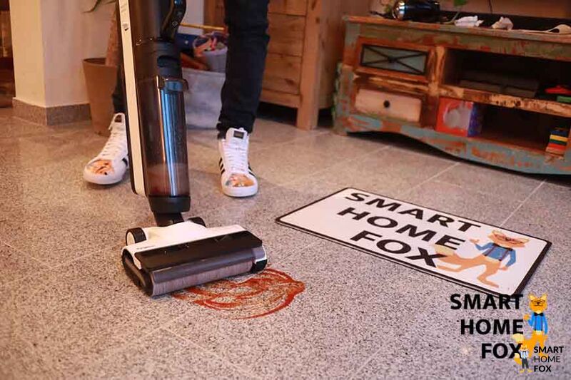 Akku Staubsauger mit Wischfunktion im Einsatz